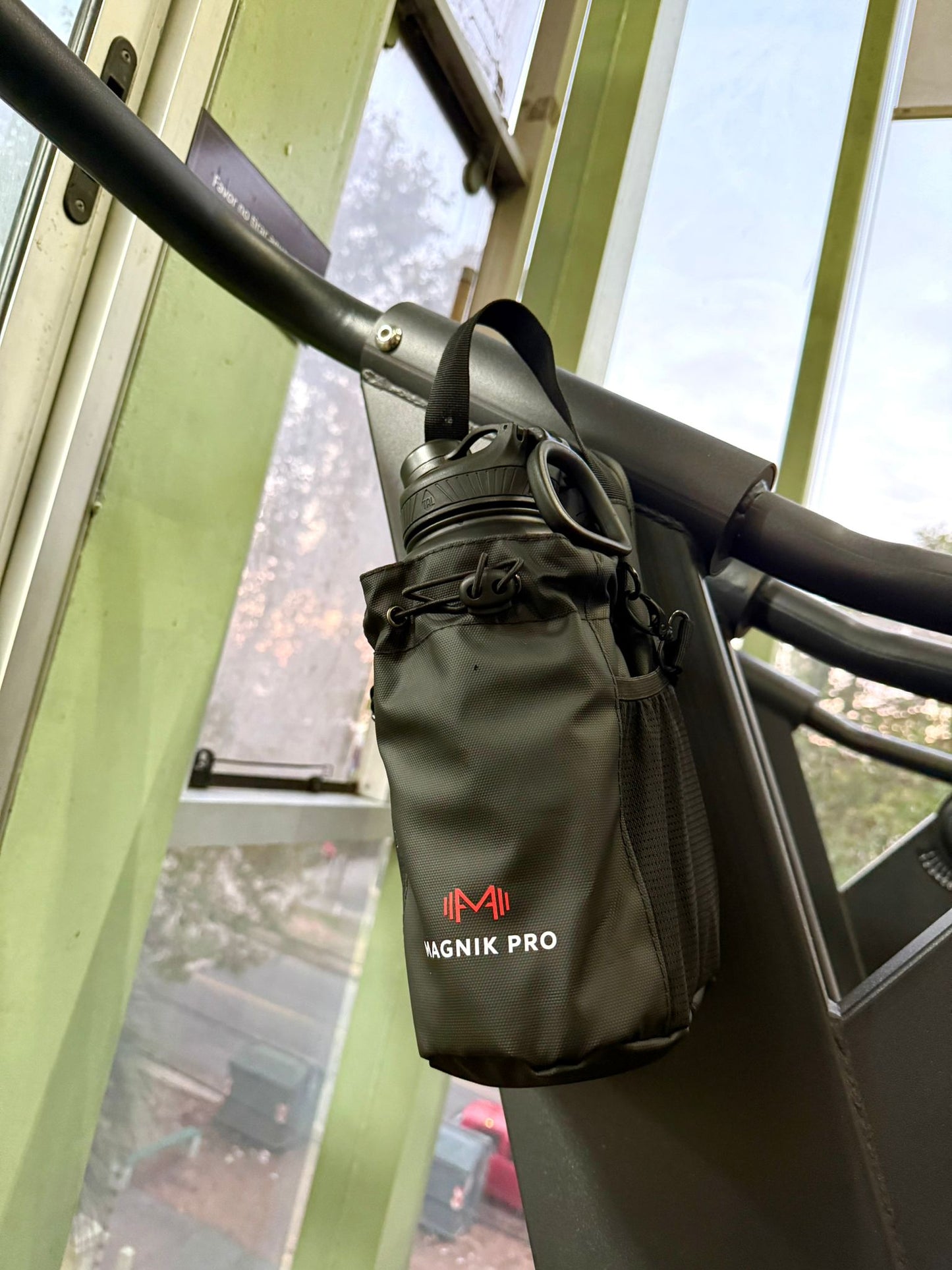 Combo Bolso magnético + guantes gym